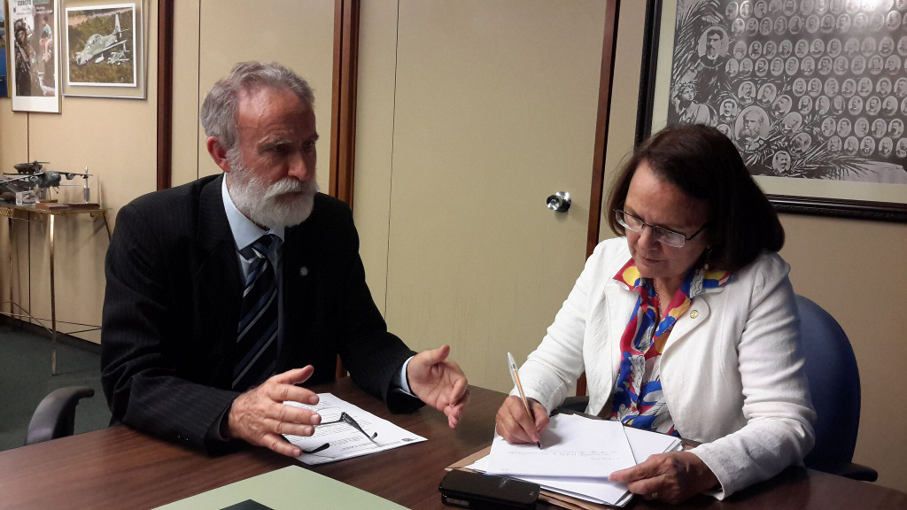 Dr. Rosinha e Jô Moraes conversam sobre organização de seminário do Mercosul