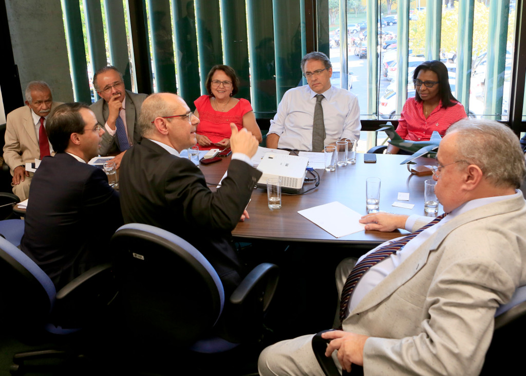 Parlamentares dialogam com representantes da Embraer - Foto:Richard Silva