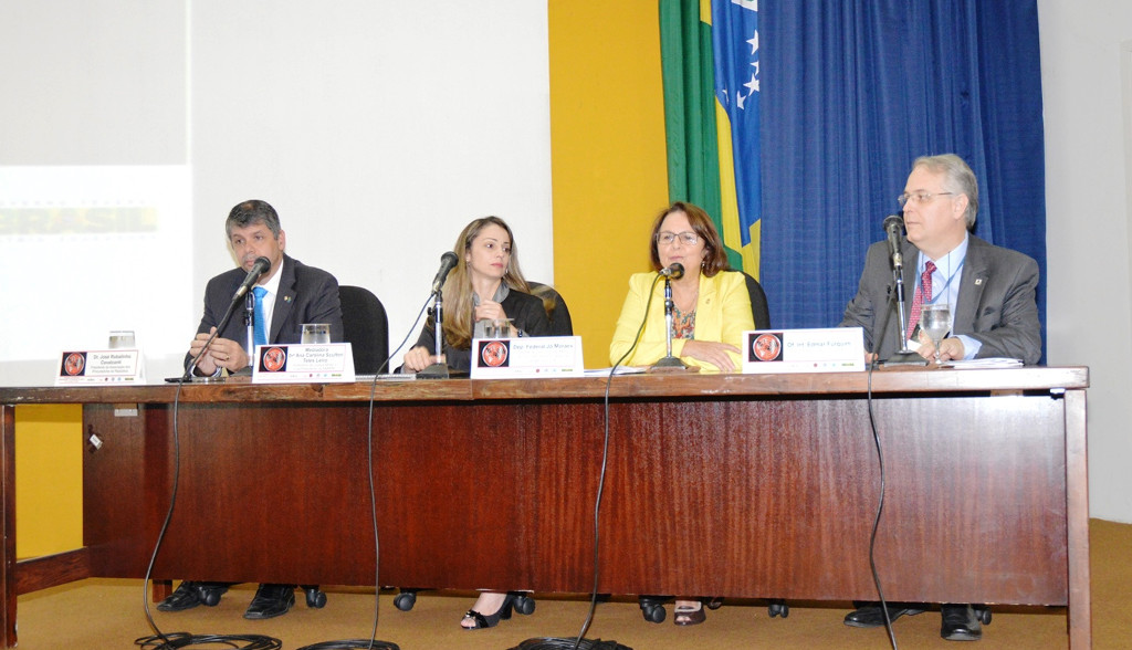 Jô Moraes participa de Seminário Internacional da Abin com presidente da CCAI