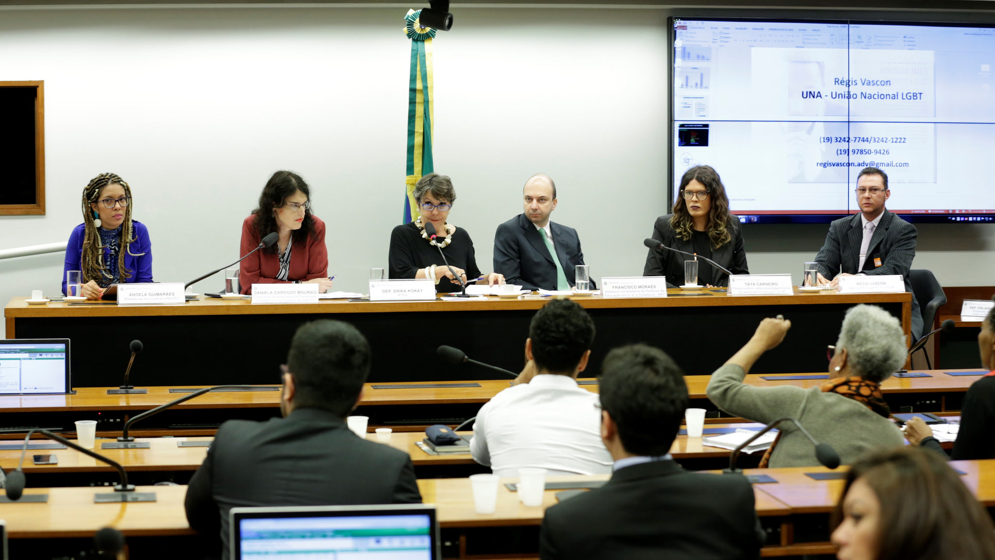 Mesa I - Ângela Guimarães (UNEGRO), Taya Carneiro (Pesquisadora/DF), deputada Erika Kokay (PT/DF), Daniela Cardozo Mourão (UNESP), Francisco Moraes da Costa Marques (MEC) e Régis Vascon (UNALGBT)