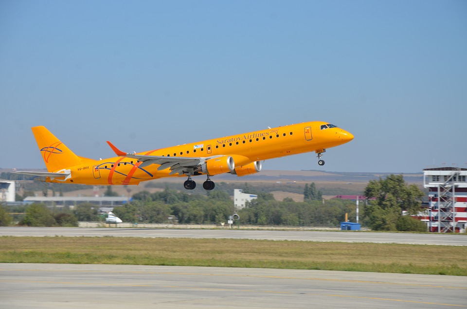 Saratov airlines embraer 190