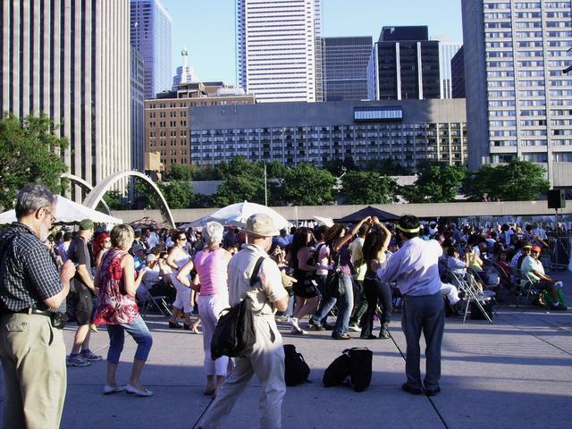 Baile en la plaza de nathan phillips display