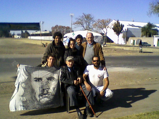 Con calica ferrer y osvaldo granados  compañeros de viajes de ernesto che guevara de la serna display